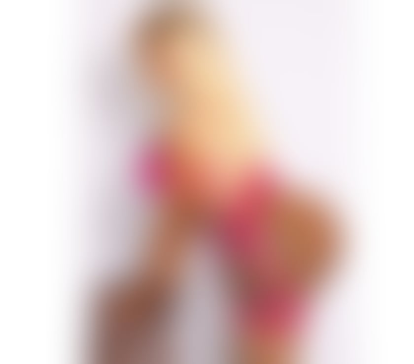 Trans Shepherd`s Bush Station West London - Photos for a beautiful girl. Female TS curves