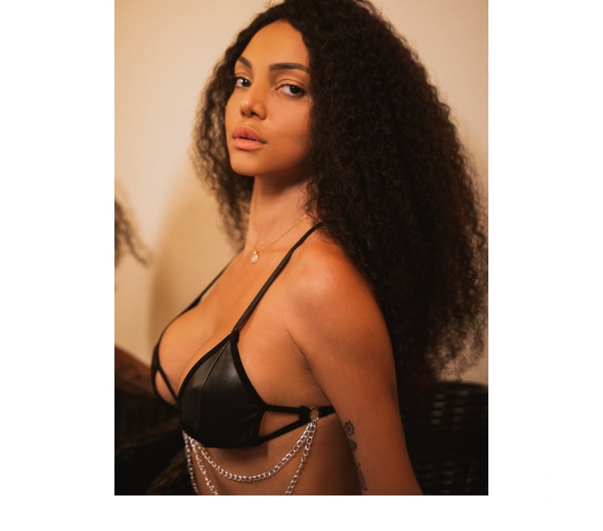 Escorts West London Hillingdon - Photos for Valentina your Brazilian Babe 🎉 🇧🇷 😈