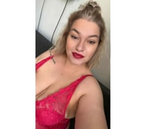Hi guys I'm Rebecca 🎉Party girl Queen of bj 👑