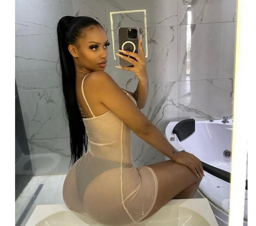 Escorts Shropshire Telford and Wrekin - Photos for ✨ New and Real – Curves, Passion & Unforgettable Mo