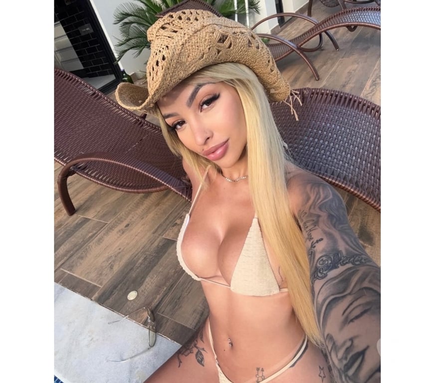 Escorts West London Acton Central Station - West London - Photos for CHARMING, SEXY AND IMPOSSIBLE TO RESIST 💋❤️‍🔥