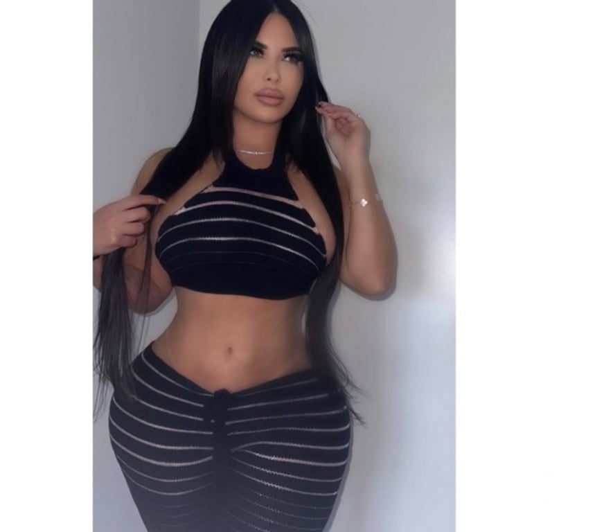 Escorts East London Woolwich Arsenal - DLR Station - East London - Photos for Juliana Brazilian Hot❤️‍🔥Paty girl🥂🍾🫦