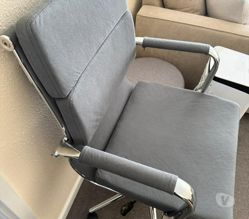 Office Furniture & Pro equipment West London Hammersmith - West London - Photos for Modern Leathaire Conference Chair Swivel Task Chair