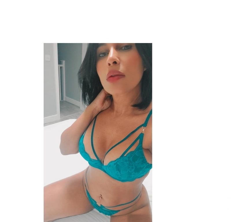 Escorts West London Heathrow Terminal 5 Station - West London - Photos for Hellena hot and fun🔥 party girl 🍾🥂🥳🥳🥳