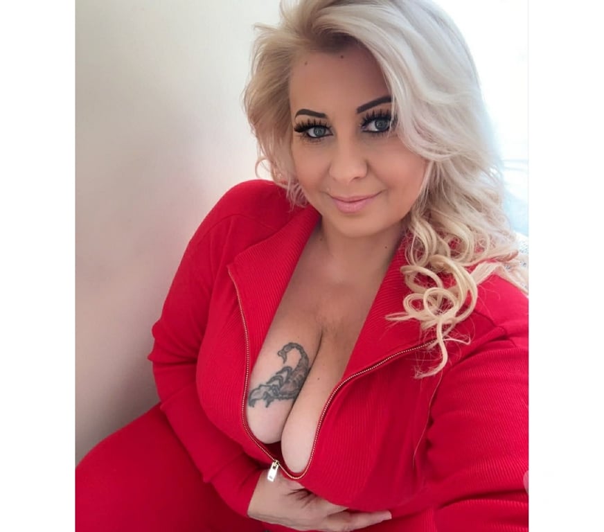 Escorts East London Goodmayes Station - East London - Photos for Amanda Horny Milf big natural boob's gfe massage relax
