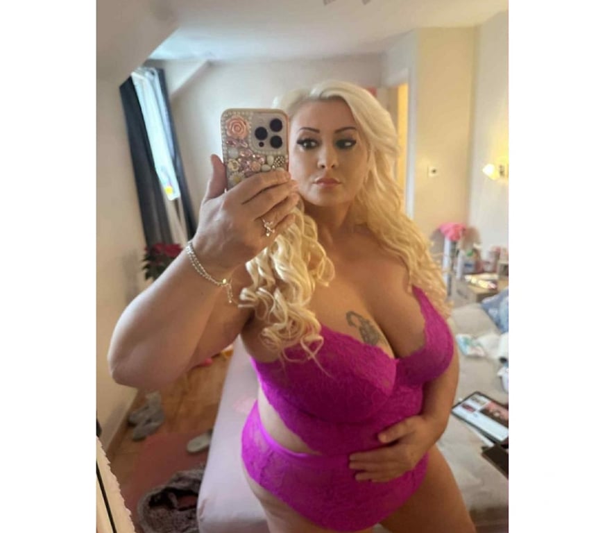 Escorts East London Goodmayes Station - East London - Photos for Amanda Horny Milf big natural boob's gfe massage relax