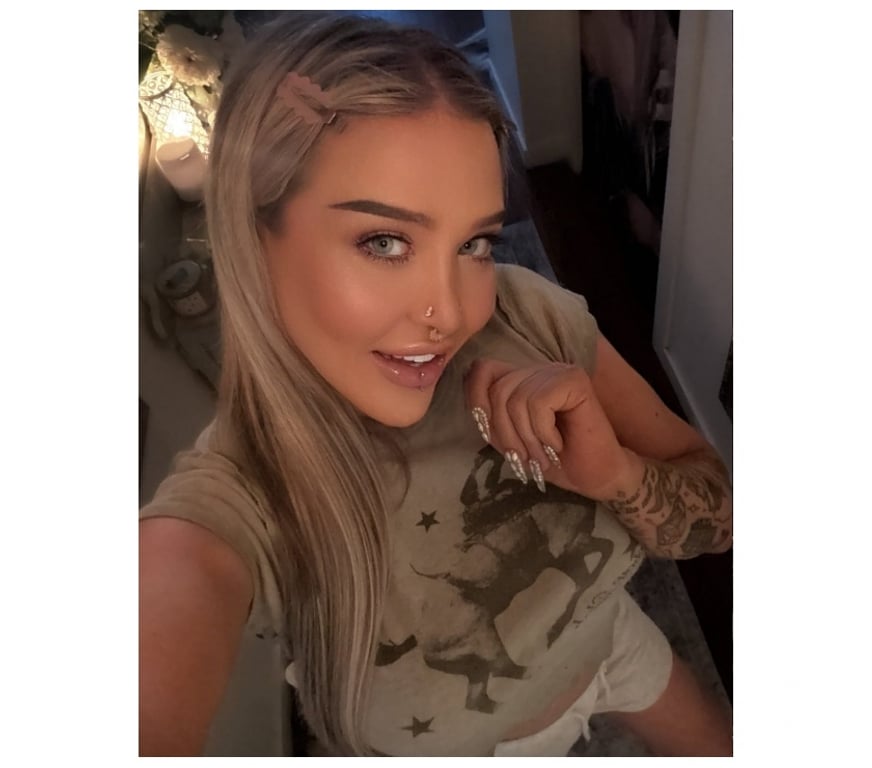 Trans Escorts Merseyside Liverpool - Photos for BOMB t hot girl in your city❤️Naughty party with me