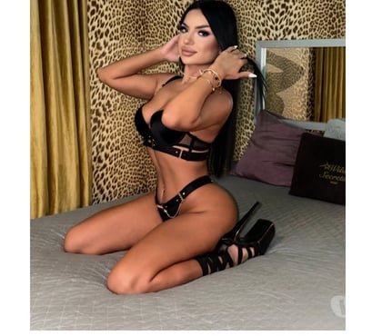 Photos for IZZA NEW In Town! NO RUSH