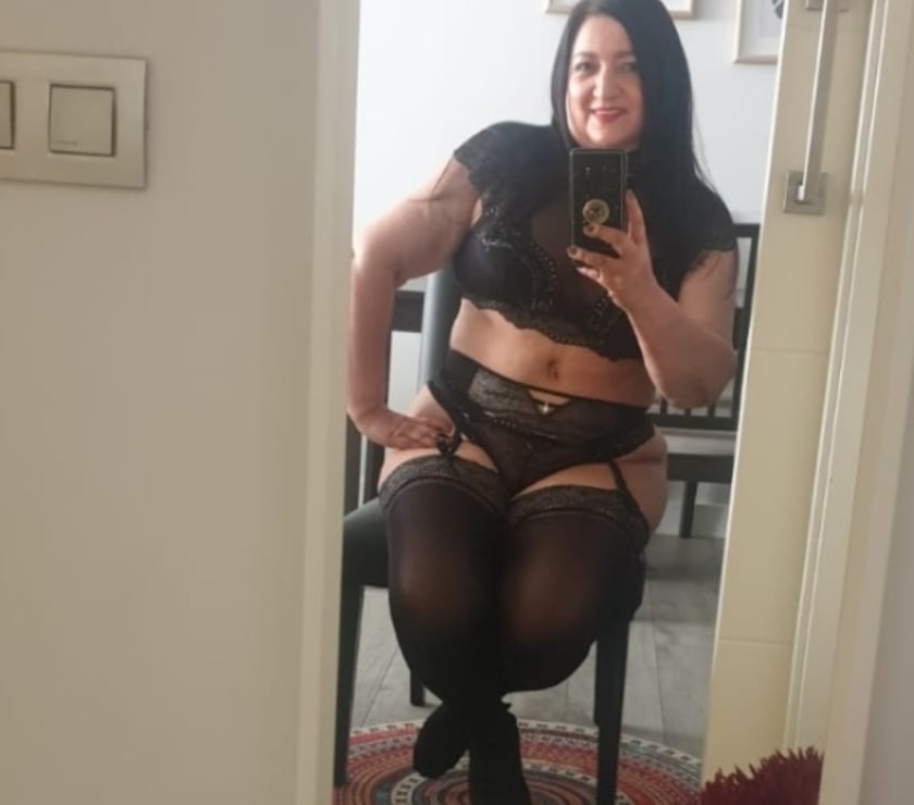 Escorts Hertfordshire Welwyn Hatfield - Photos for Sexy Latina, affectionate, professional relaxing massage