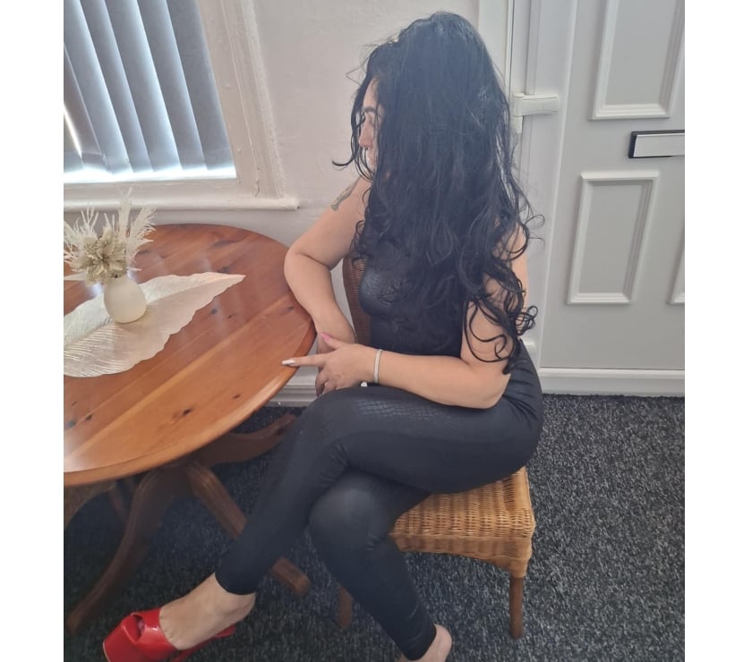 Escorts Advanced Manufacturing Park Rotherham - Photos for Rebecca hott full service