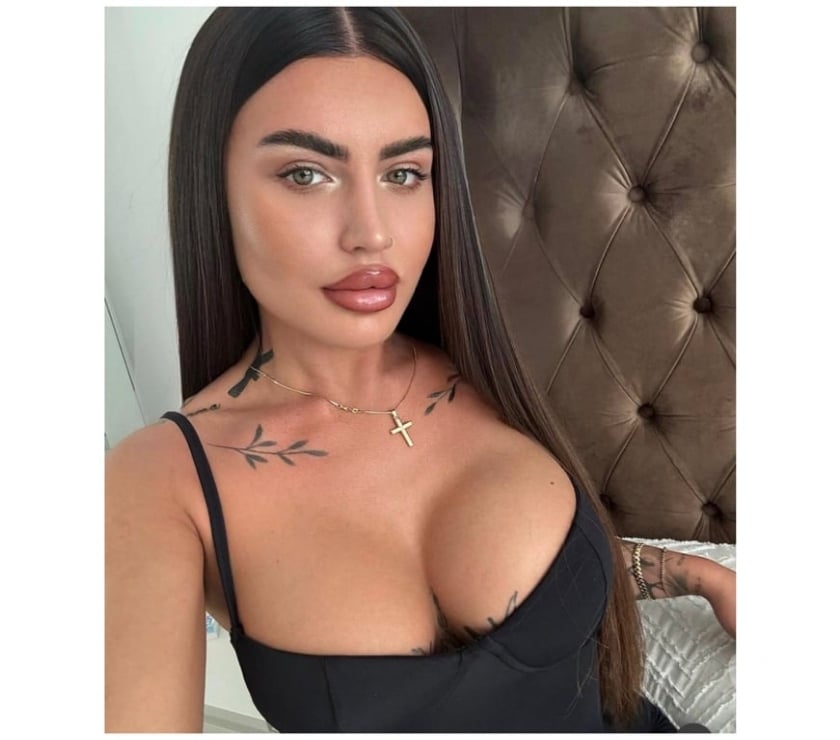 Escorts Wigan Town Centre Wigan - Photos for Hi lola just arrived Call.me 😘😘