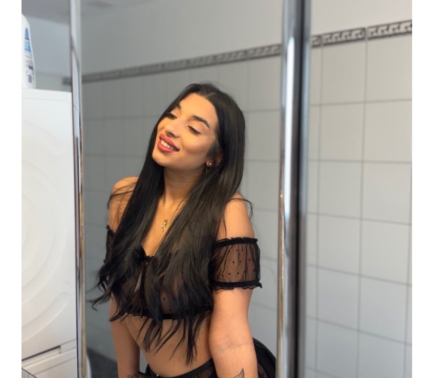 Escorts East London Redbridge - Photos for DEEA🤭❤️ Petite 🫦The Best GFE Real💕