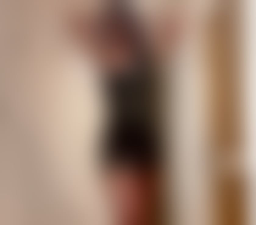 💋British Busty Slim Babe Party Girl Late Nights