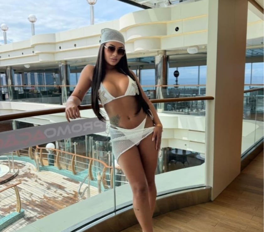 Camila 🌺 Brazilian 23 - Seven Kings