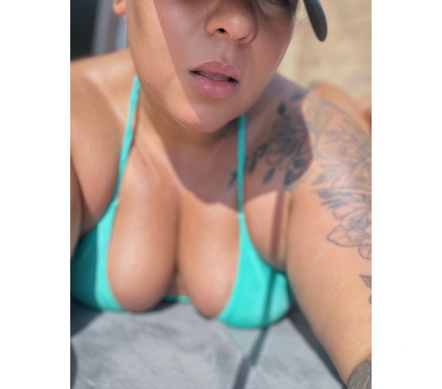 Escorts South West London Merton - Photos for ✨BIG BODY CURVY BBW✨CARAMEL BIG BOOTY✨