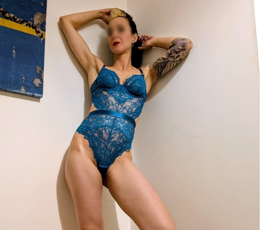 Escorts Devon Exeter - Photos for Relaxing and Revitalising Massage by English Sadie!