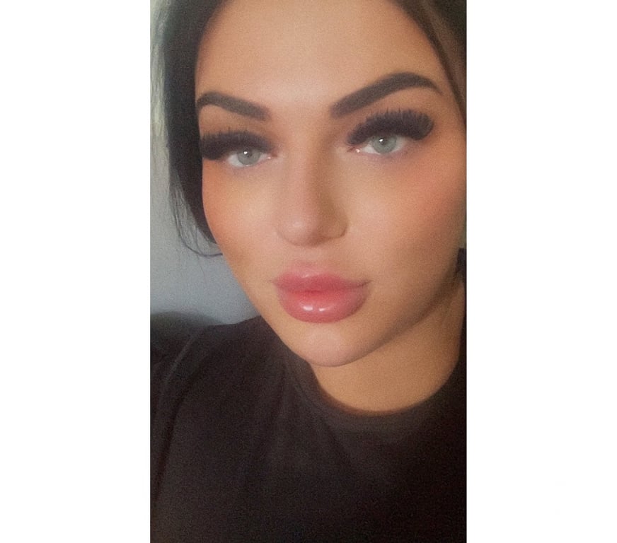 Trans Escorts Bedfordshire Central Bedfordshire - Photos for 7inch curvy Irish trans girl in Houghton Regis