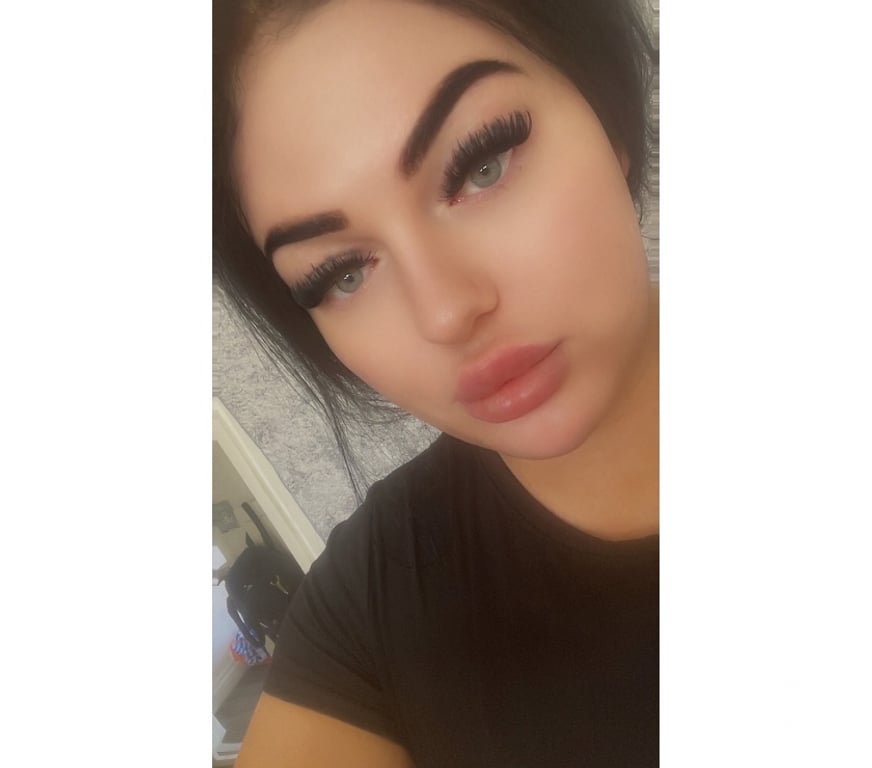 Trans Escorts Bedfordshire Central Bedfordshire - Photos for 7inch curvy Irish trans girl in Houghton Regis