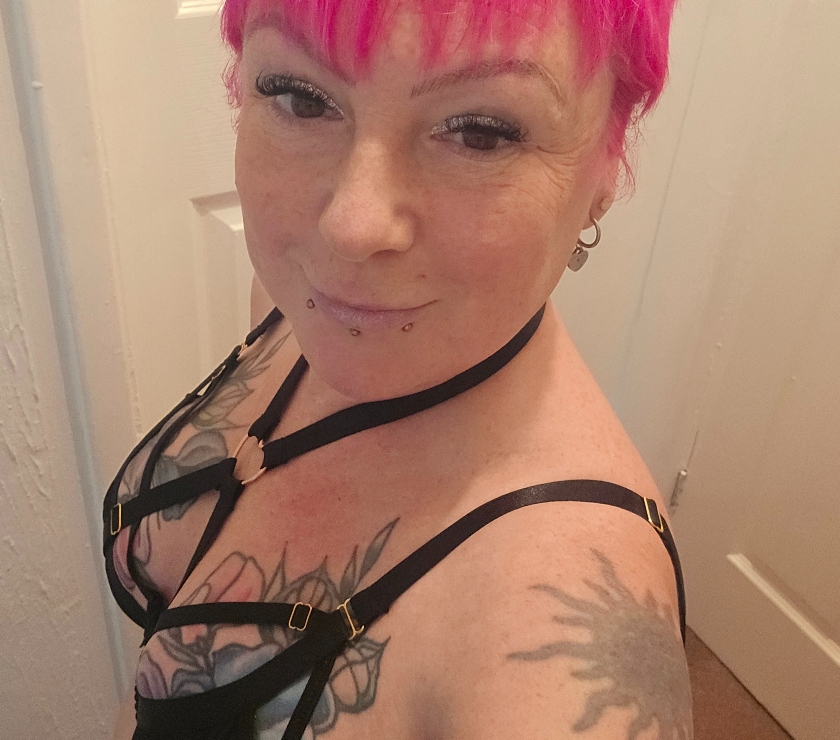  Escorts Ipswich Town Centre Ipswich - Photos for Independent 52yr old, Tattooed, Curvy, GFE, Owo .