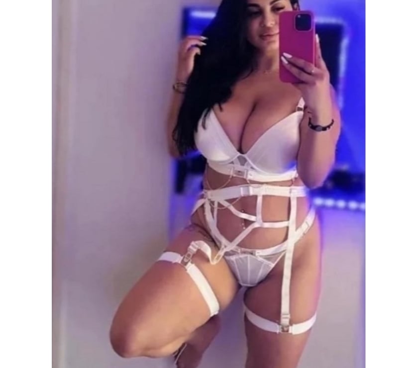 Hot brunette Bianca!!😍