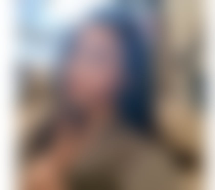 Photos for An Asian girl who has just arrived in this city