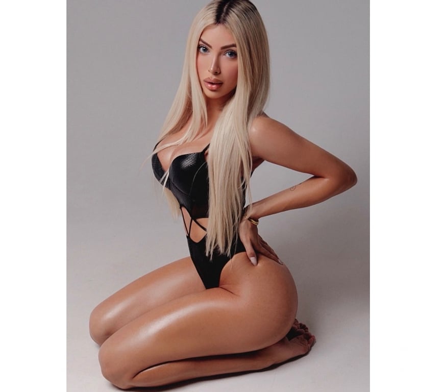 Escorts East London Aldgate East Station - East London - Photos for Julia Brazilian 🇧🇷 Party girl 👧 🎉 sexy girl🥰