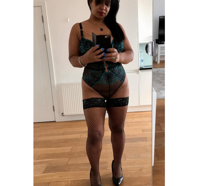 Escorts South East London Croydon - Photos for 💥Pamela naughty Milf pics real big boobs natural 38DD💥