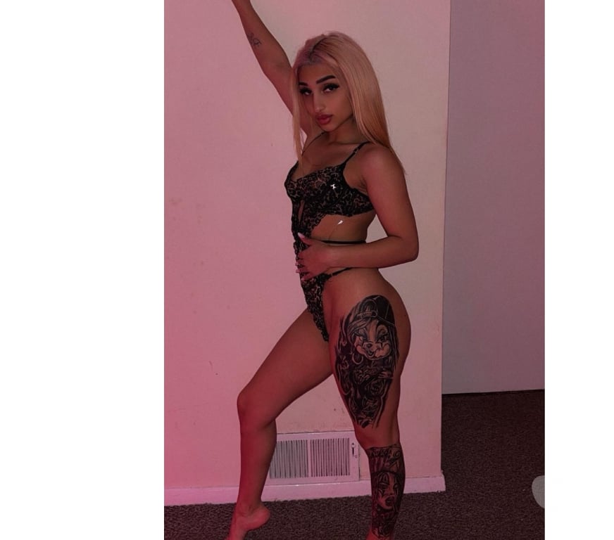 Escorts Hertfordshire Dacorum - Photos for two 💆🏼‍♀️girls together🩷 outcall 🩷only