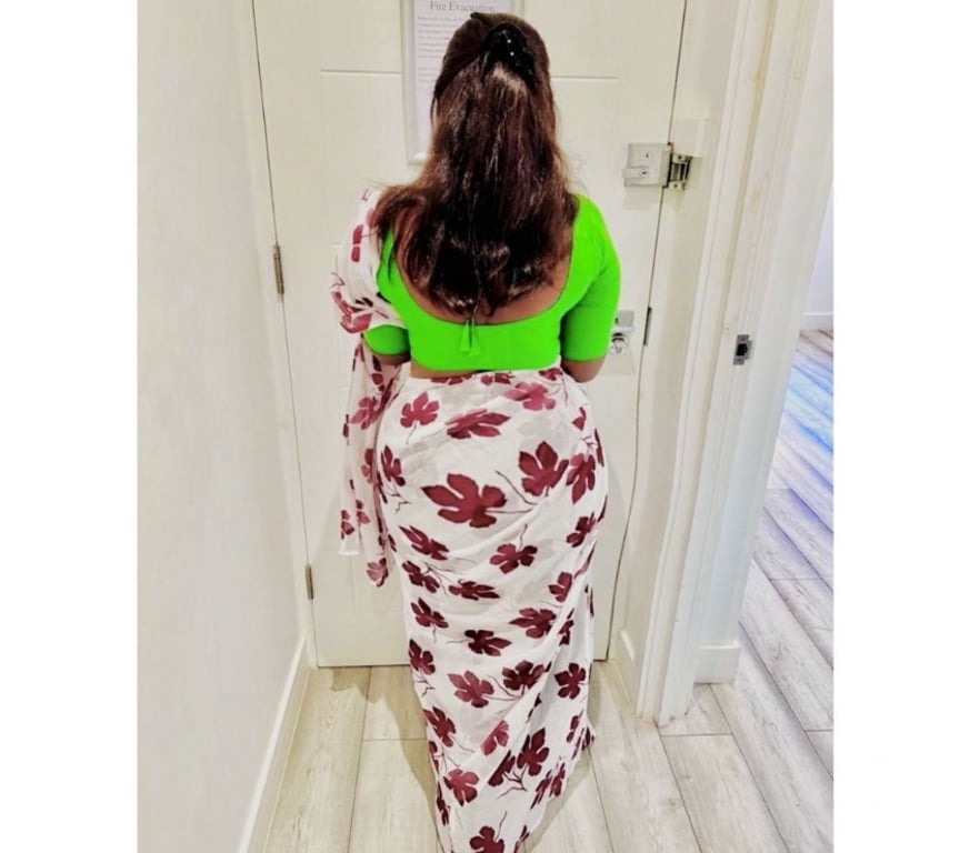 Escorts East London Barking Station - East London - Photos for MEENA SOUTH INDIAN TAMIL NADU GIRL NEW IN BARKING 🇮🇳