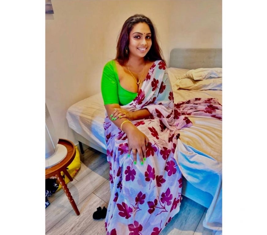 Escorts East London Barking Station - East London - Photos for MEENA SOUTH INDIAN TAMIL NADU GIRL NEW IN BARKING 🇮🇳