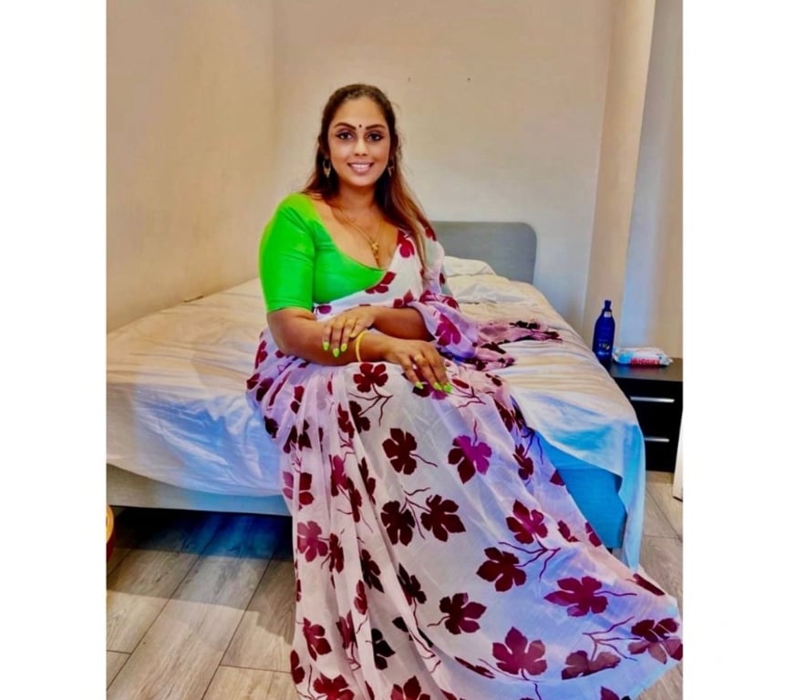 Escorts East London Barking Station - East London - Photos for MEENA SOUTH INDIAN TAMIL NADU GIRL NEW IN BARKING 🇮🇳