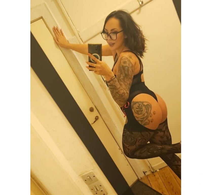 Escorts West Yorkshire Kirklees - Photos for Party Girl Elysa in HD 100% REAL PICTURES