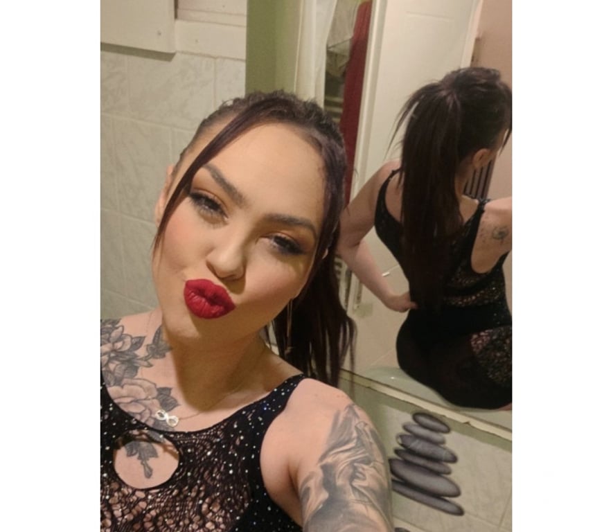 Escorts West Yorkshire Kirklees - Photos for Party Girl Elysa in HD 100% REAL PICTURES