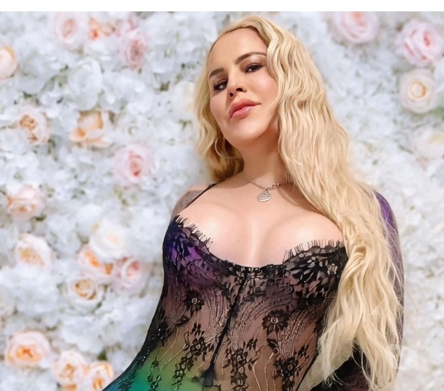 Escorts South West London Tooting Broadway - South West London - Photos for LAURA HOT VERY WHITE NAUGHTY BLOND