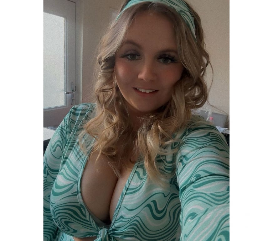 Adult Entertainment Greater Manchester Manchester - Photos for HOT GIRL. Sexy Curvy Hottie. BRITISH MILF