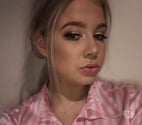 British English petie x content available also 🫶