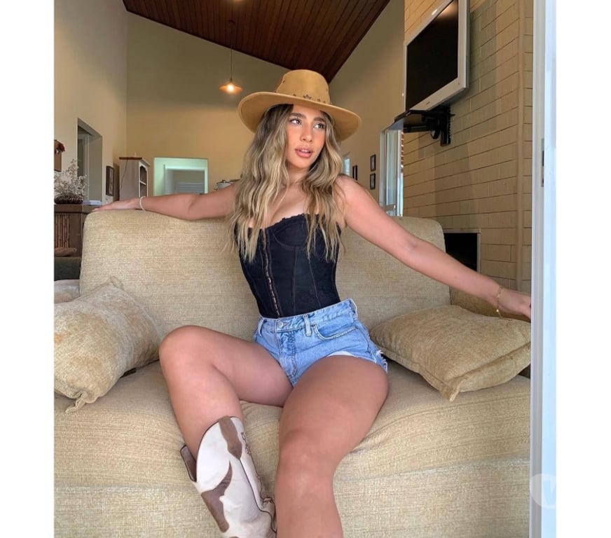 Escorts Bedfordshire Central Bedfordshire - Photos for 🔥EMILY 🇧🇷 JUST OUTCALL☎️ PARTY GIRL 🥳