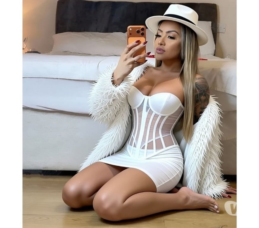 Escorts Essex Basildon - Photos for Hello guys New selena INCALL&OUTCALL Party