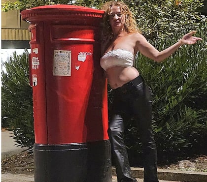 Escorts Croydon Town Centre Croydon - Photos for GREEDY HOTWIFE RAQUEL VAN ZANT VISITS CROYDON