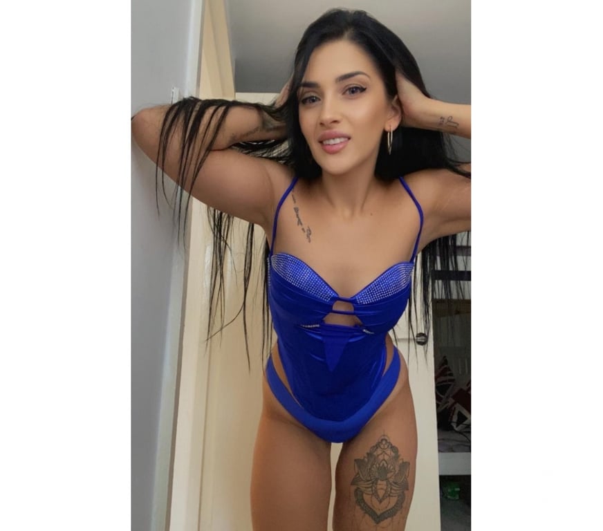 Escorts West London Hillingdon - Photos for 🔥ALICE 🔥HOTT🔥 BRUNETTE🔥