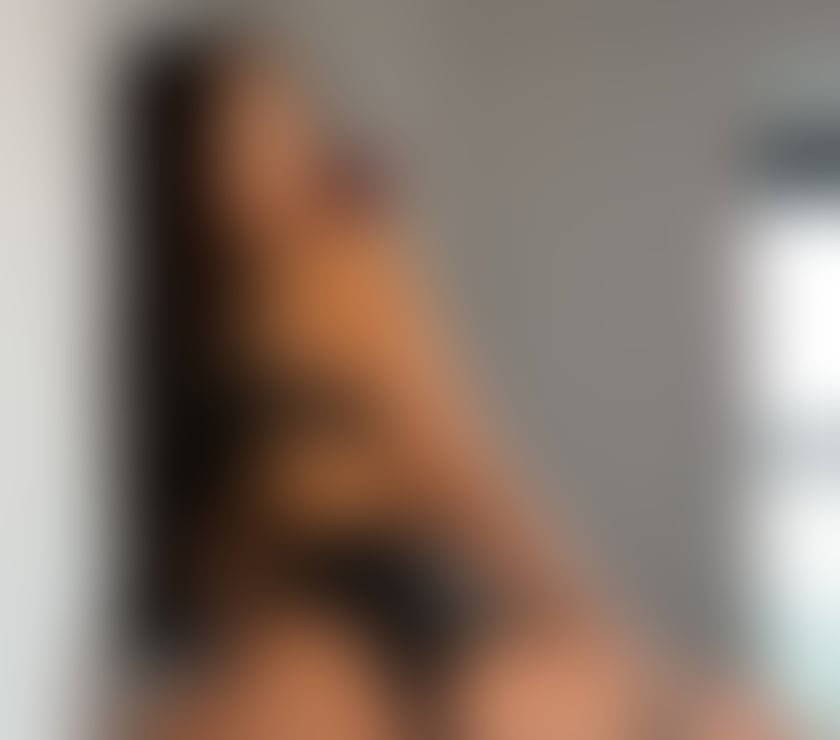 Escorts East London Canary Wharf - East London - Photos for Valentina Party Girl 🖤✨ Last Week In The City