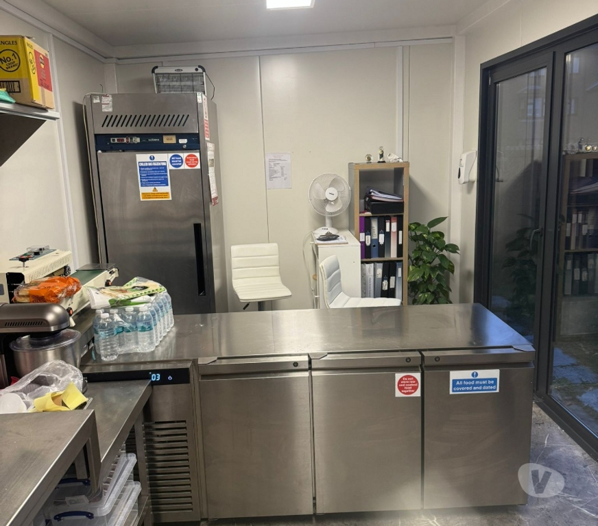 Pubs, Restaurants and Takeaways Bedfordshire Central Bedfordshire - Photos for FULLY FITTED FOOD KIOSK – READY TO START BUSINESS