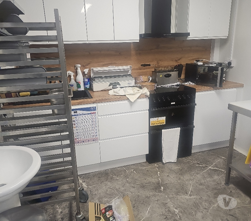 Pubs, Restaurants and Takeaways Bedfordshire Central Bedfordshire - Photos for FULLY FITTED FOOD KIOSK – READY TO START BUSINESS