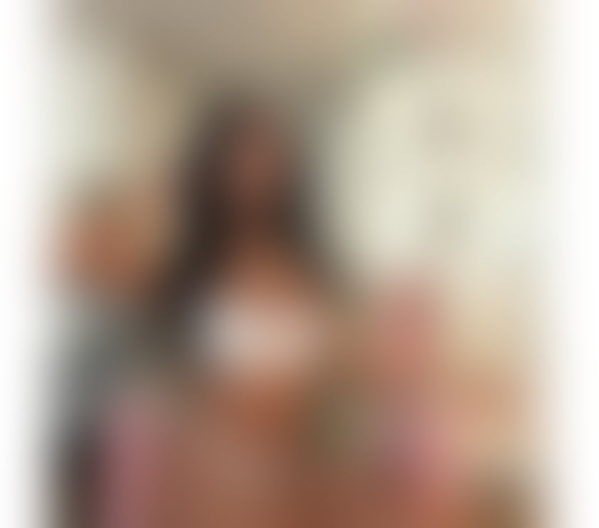 Escort Woolwich South East London - Photos for Latina from the Aysha party 🎉🍾