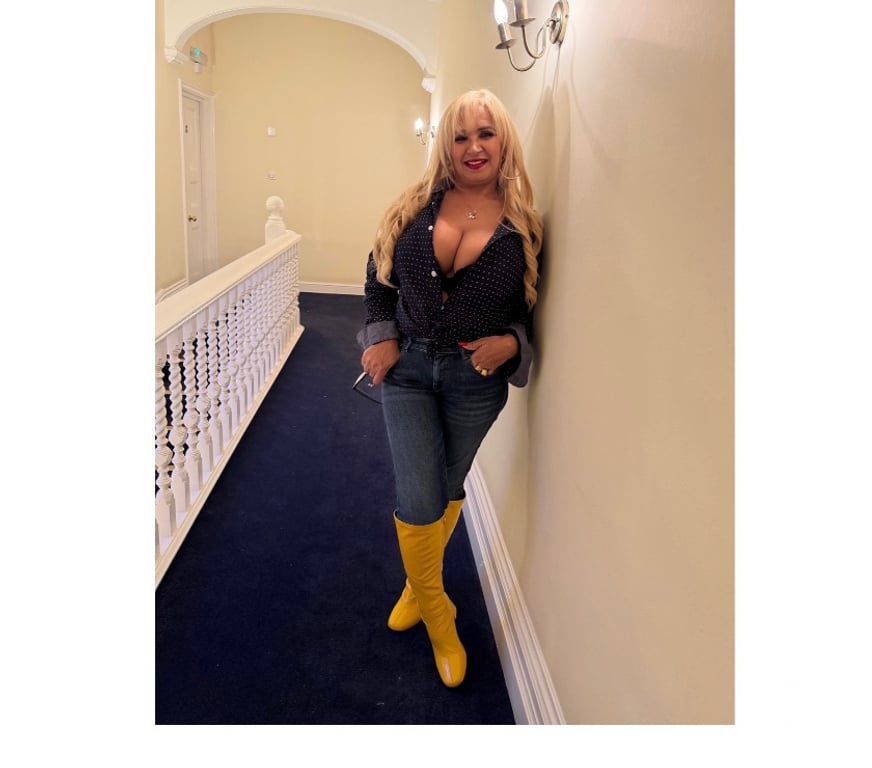 Escorts Hertfordshire Dacorum - Photos for Mary, a mature and naughty girl.🇧🇷❤️🍾