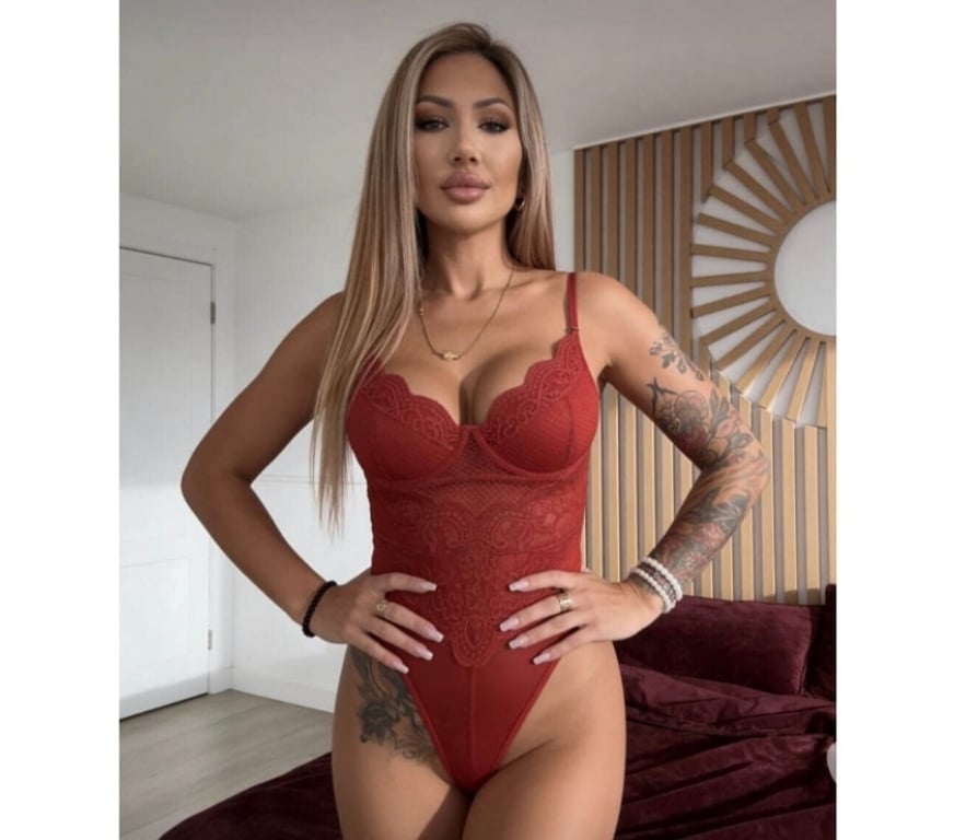 Escorts Wiltshire Swindon - Photos for Hi karina just arrived Call.me 😊
