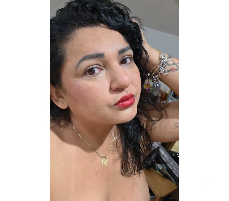 Escorts Hertfordshire Dacorum - Photos for Julie GFE party 🇧🇷