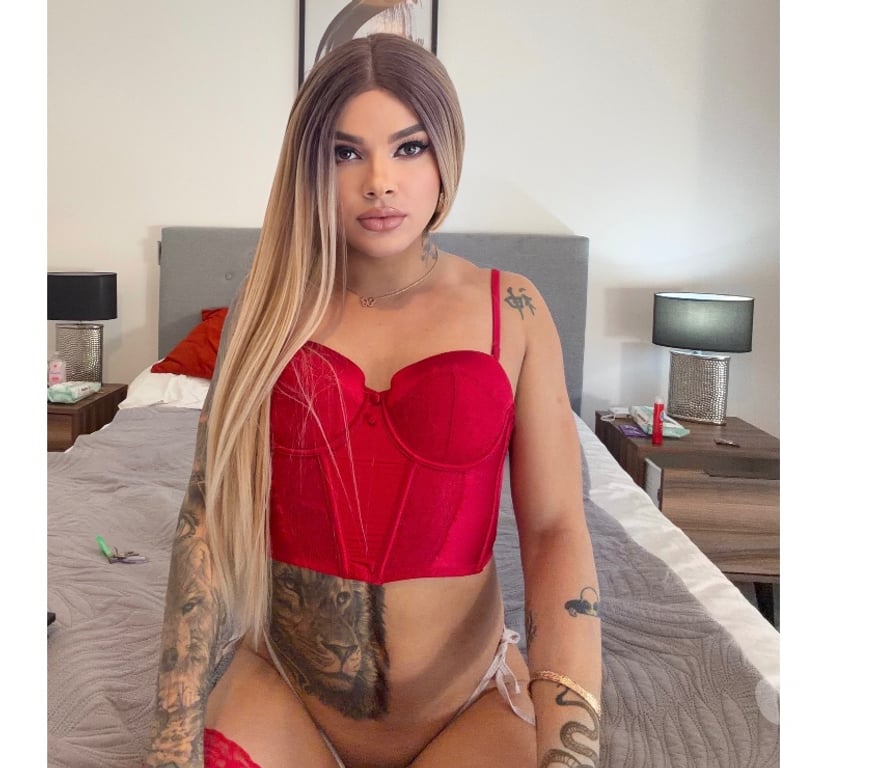 Escorts Cheshire East Crewe - Cheshire East - Photos for I'm a beautiful girl. Female TS curves