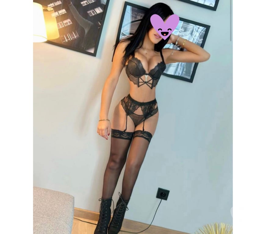 Escorts Warrington Warrington Town Centre - Warrington - Photos for Chloe Latina 100% 💯 discreet and slim