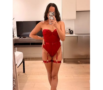 Escorts Nine Elms South West London - Photos for Liz Petit - Erotic Sensual Massage